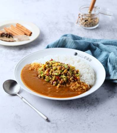 全素『藜麥毛豆咖哩飯』 『植物肉漢堡排咖哩飯』 全素『藜麥毛豆咖哩飯』 『植物肉漢堡排咖哩飯』
